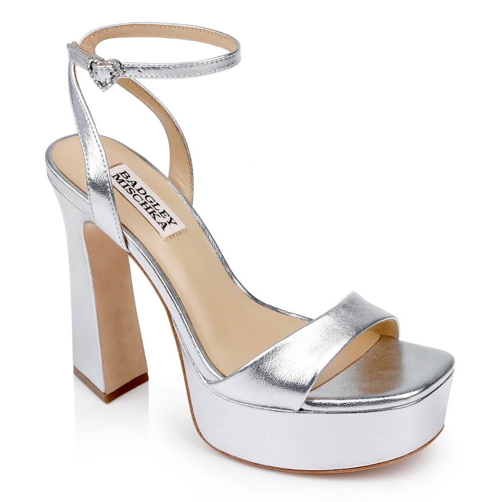 New Badgley Mischka Caia Platform Sandal with Heart-Shaped Buckle Size 9.5